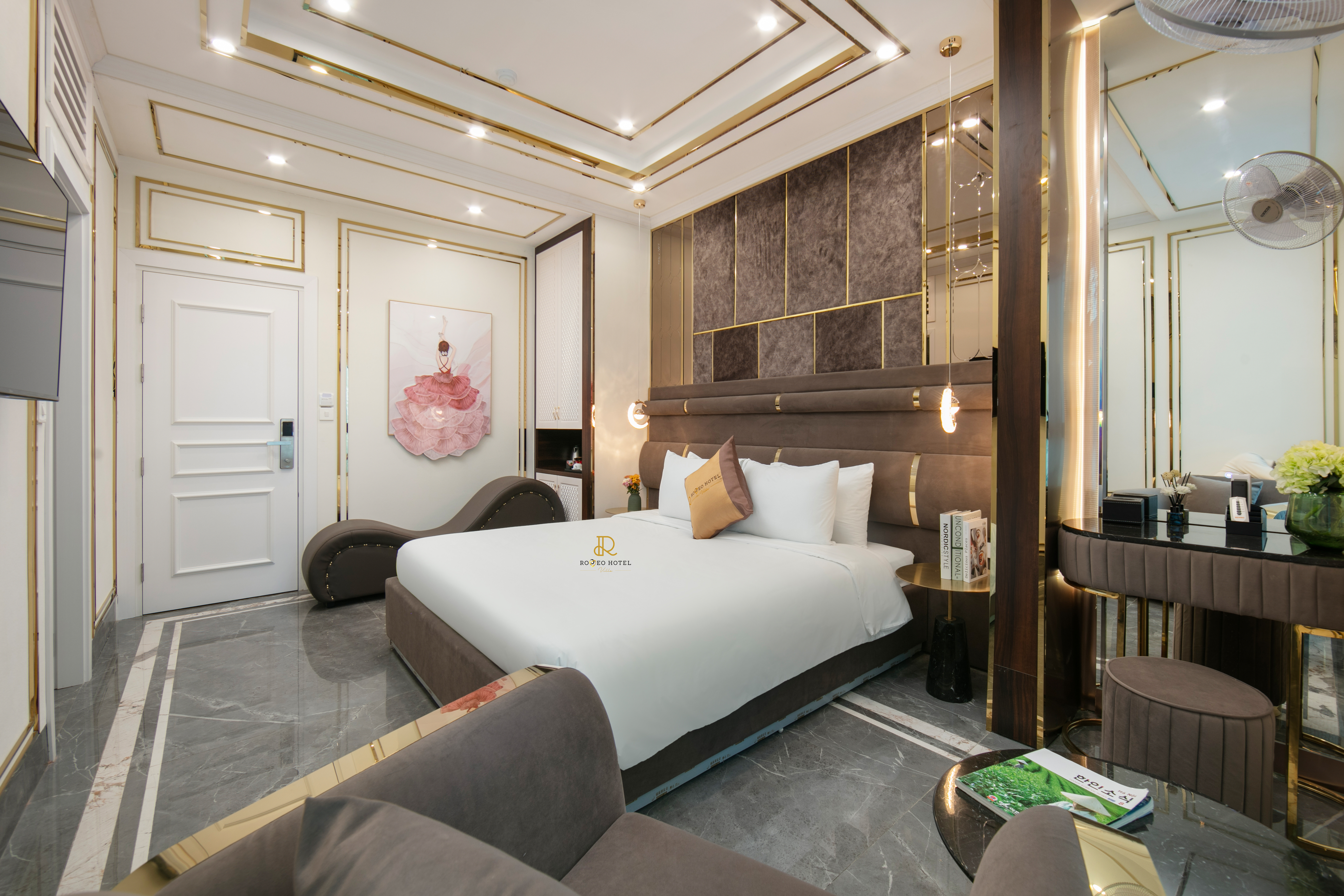 Phòng Luxury 2 - Linh Đàm 2